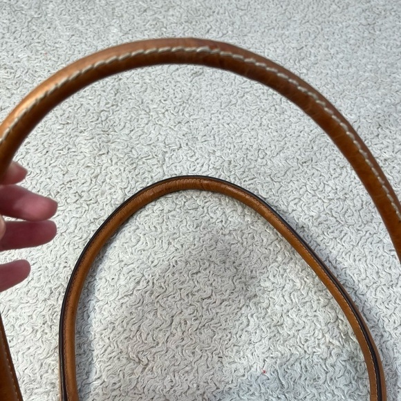 Tignanello Carmel Genuine Leather Hobo Bag 3 Front Zippered Pockets Big Interior - Picture 14 of 16